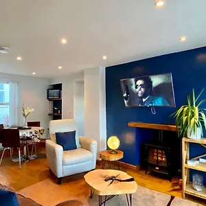 Extended Fishermans With Stunning Sea Views Holiday home
