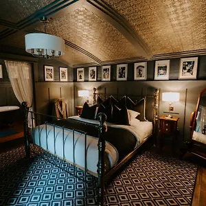 https://sheddington-manor-2-bedroom-guest-house-cinema.belfasthotelsireland.com